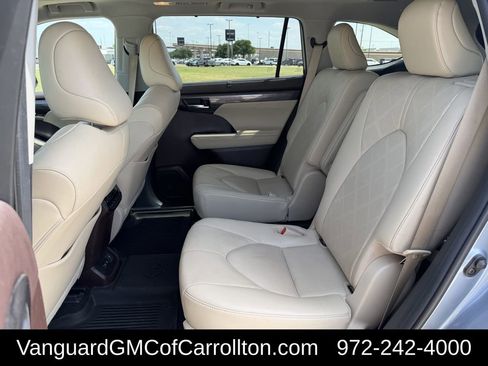 Used 2021 Toyota Highlander Platinum AWD/4WD image 32