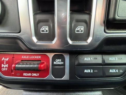Used 2024 Jeep Wrangler Sport AWD/4WD image 16