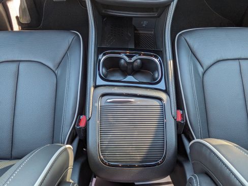 New 2026 Chrysler Pacifica Select image 17