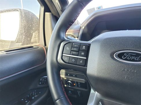 Used 2024 Ford Expedition Limited image 12