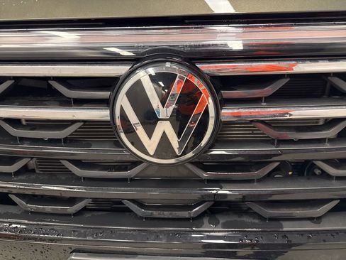 Used 2025 Volkswagen Atlas Peak Edition SE image 13