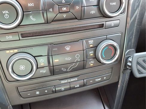 Used 2017 Ford Explorer XLT FWD image 12