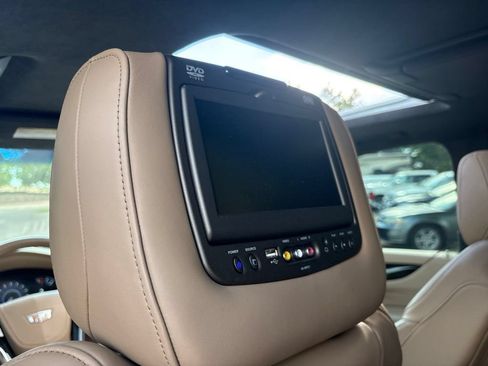 Used 2019 Cadillac Escalade Platinum AWD/4WD image 18