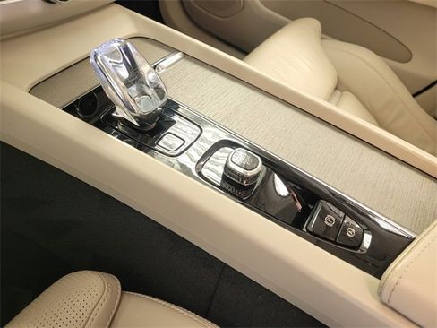 Certified 2023 Volvo XC60 B5 Ultimate w/ Climate Package image 35