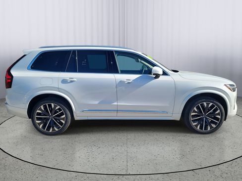 Certified 2025 Volvo XC90 B5 Plus image 3