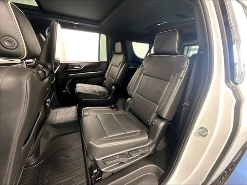 Used 2025 GMC Yukon XL Elevation w/ Elevation Premium Package AWD/4WD image 15