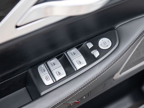 Used 2019 BMW 750i w/ M Sport Package RWD image 42