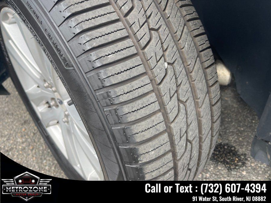 Used 2018 Ford Explorer XLT w/ Equipment Group 202A AWD/4WD image 39
