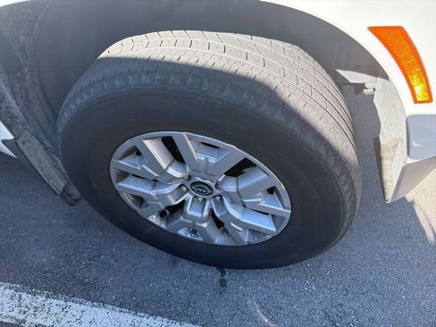 Certified 2023 Nissan Frontier SV w/ Technology Package image 4