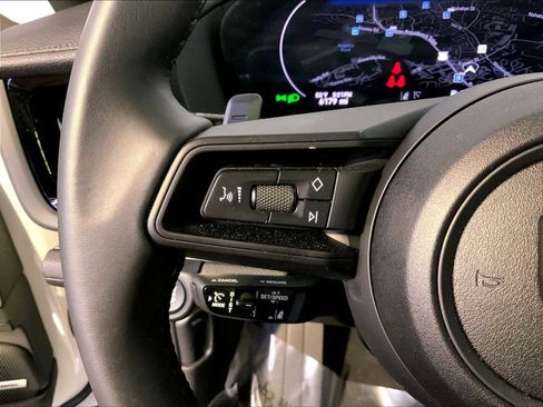 Certified 2025 Porsche Panamera 4 image 27