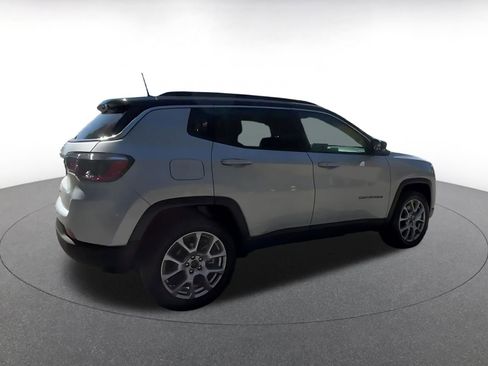 Used 2025 Jeep Compass Limited image 15