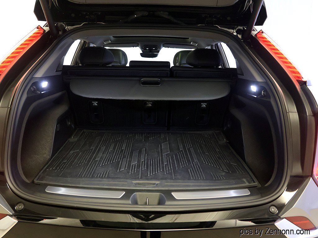Used 2025 Cadillac Optiq Luxury 2 w/ LPO, Floor Liner Package AWD/4WD image 32