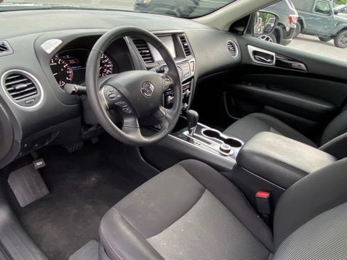 Used 2019 Nissan Pathfinder SV AWD/4WD image 13