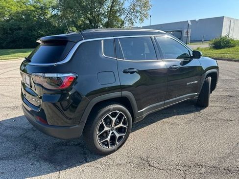 Used 2025 Jeep Compass Limited AWD/4WD image 2