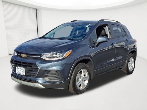Certified 2022 Chevrolet Trax LT w/ LT Convenience Package image 1