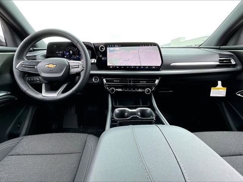 New 2026 Chevrolet Traverse LT w/ Driver Confidence Package AWD/4WD image 11