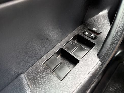 Used 2018 Toyota Corolla SE FWD image 26