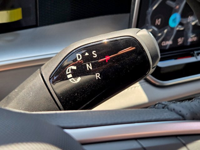 New 2026 Volkswagen Tiguan SE R-Line FWD image 14