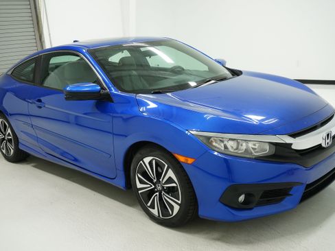 Used 2017 Honda Civic EX-T image 3