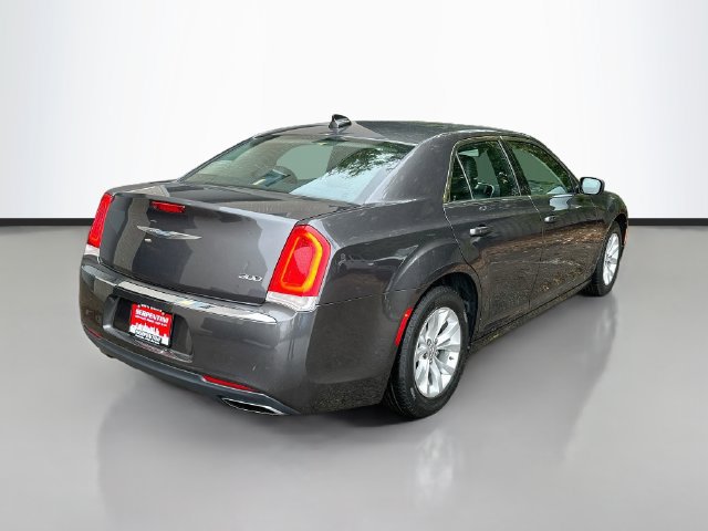 Used 2015 Chrysler 300 Limited RWD image 5