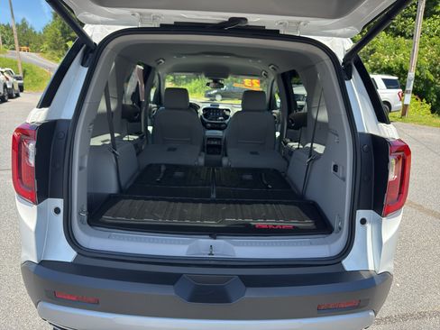 Used 2023 GMC Acadia SLT w/ Technology Package AWD/4WD image 17