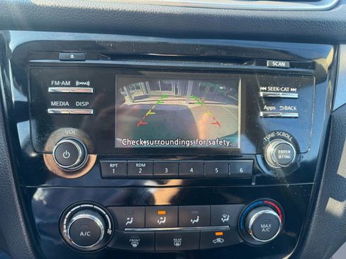 Used 2016 Nissan Rogue S AWD/4WD image 14