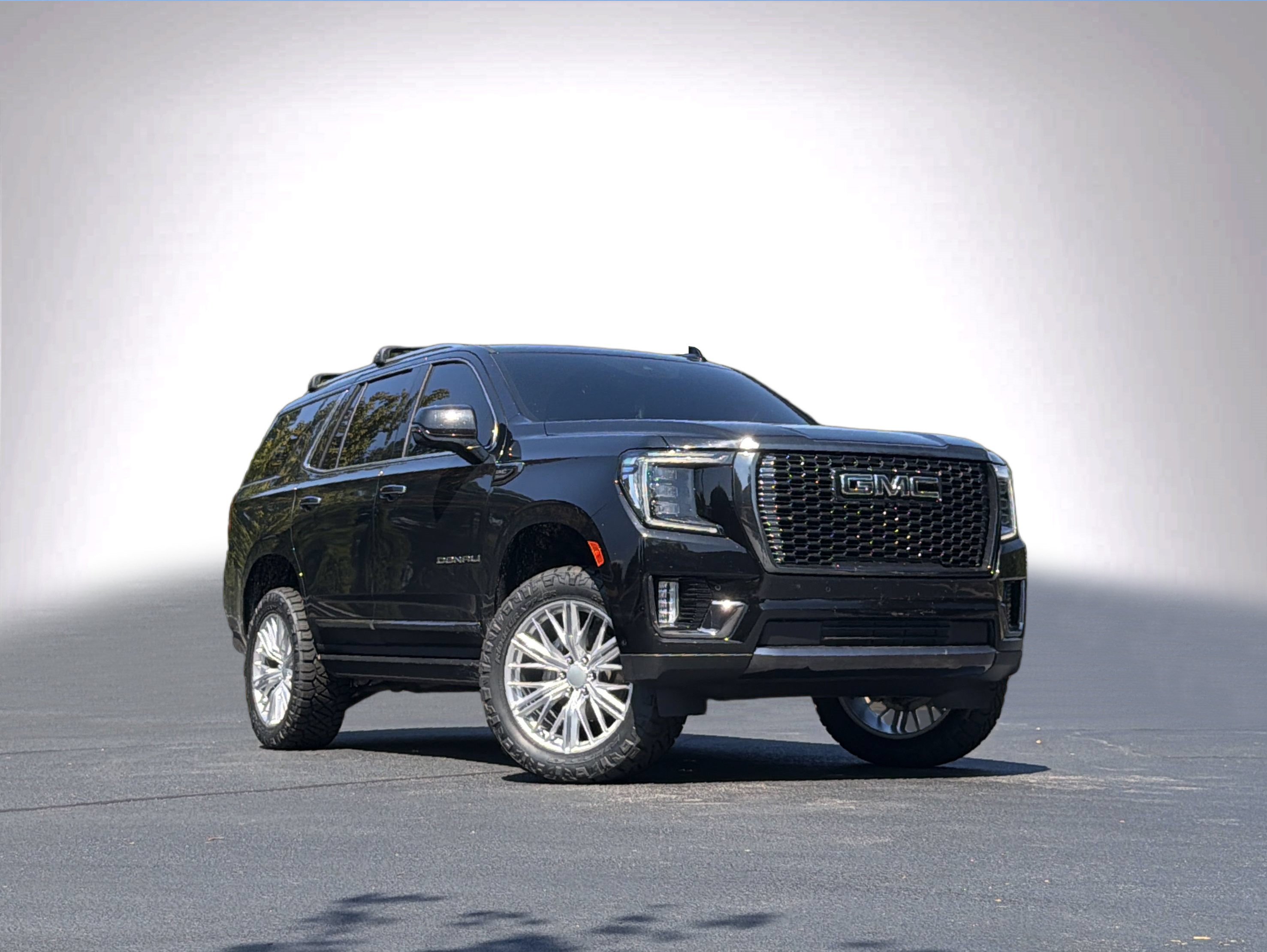 Used 2023 GMC Yukon Denali Ultimate w/ LPO, Floor Liner Package AWD/4WD image 2