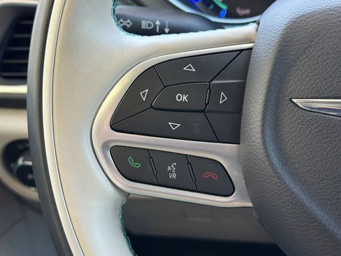 Used 2017 Chrysler Pacifica Platinum FWD image 30