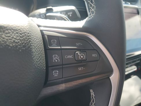 Used 2023 Jeep Grand Cherokee L Limited RWD image 17