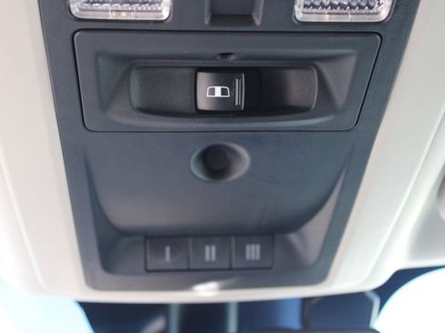 Used 2016 RAM 1500 Laramie w/ Convenience Group AWD/4WD image 18