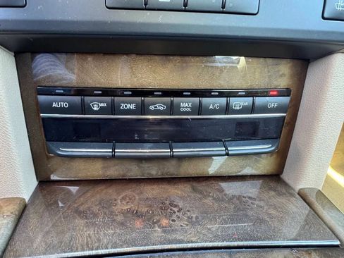 Used 2010 Mercedes-Benz E 350 4MATIC Sedan image 8