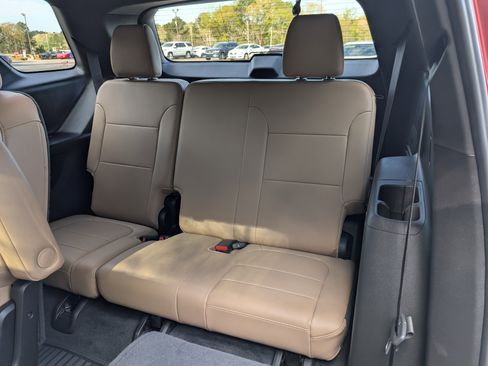 Used 2023 Chevrolet Traverse Premier image 19