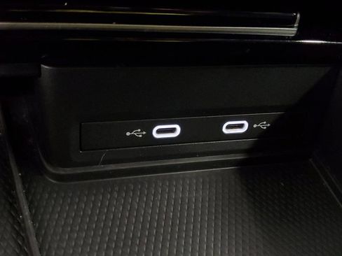 Used 2025 Volkswagen Atlas SE AWD/4WD image 21