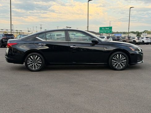 Used 2025 Nissan Altima 2.5 SV FWD image 6