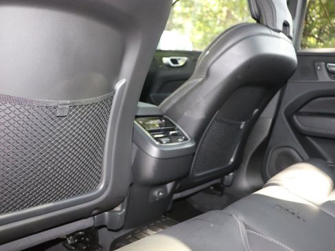 Used 2022 Volvo XC60 B5 Inscription w/ Advanced Package image 24