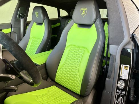 Used 2021 Lamborghini Urus image 19
