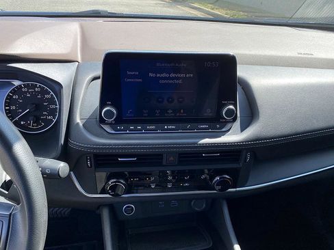 Used 2023 Nissan Rogue S image 9