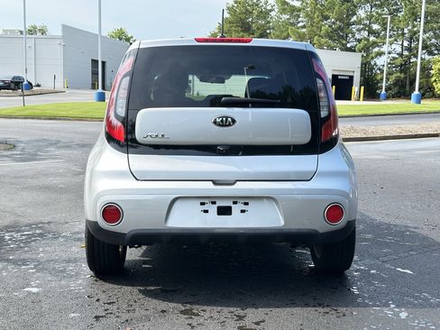 Used 2018 Kia Soul + FWD image 10