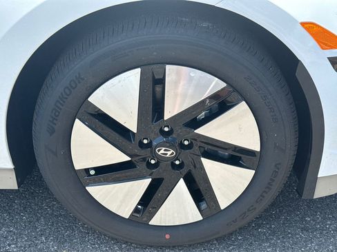New 2025 Hyundai Ioniq 6 SEL RWD image 12