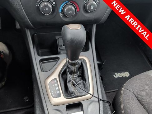 Used 2018 Jeep Cherokee Latitude image 21