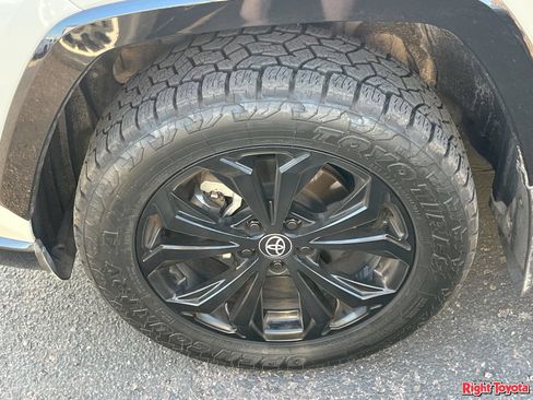 Used 2022 Toyota RAV4 SE w/ Convenience Package AWD/4WD image 8