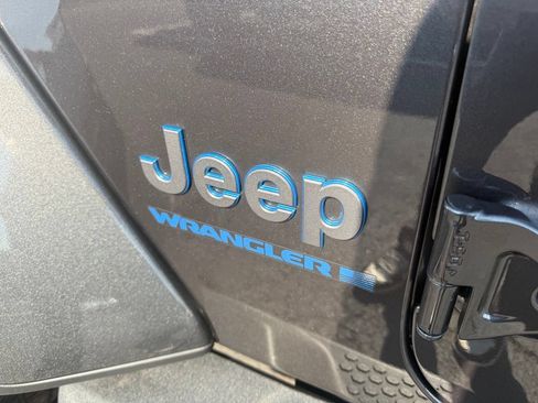 Used 2025 Jeep Wrangler Unlimited Sahara AWD/4WD image 13