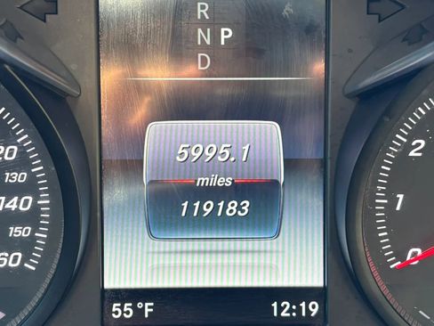 Used 2018 Mercedes-Benz GLC 300 4MATIC image 19