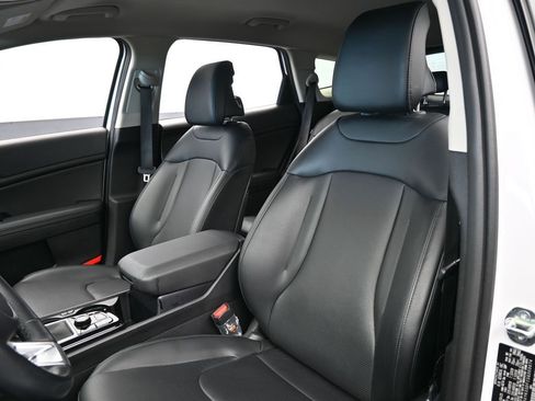Used 2025 Kia Sportage EX image 10