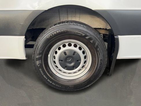 Used 2021 Mercedes-Benz Sprinter 2500 image 42