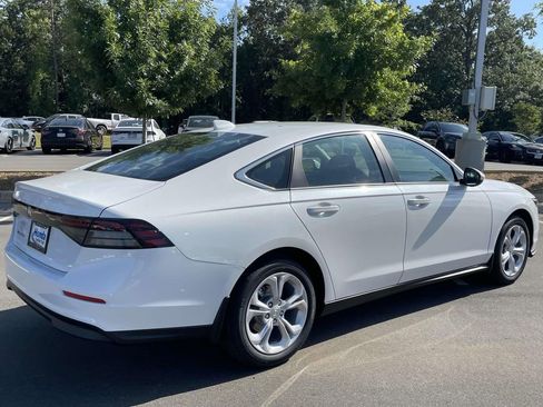 Used 2025 Honda Accord LX image 9