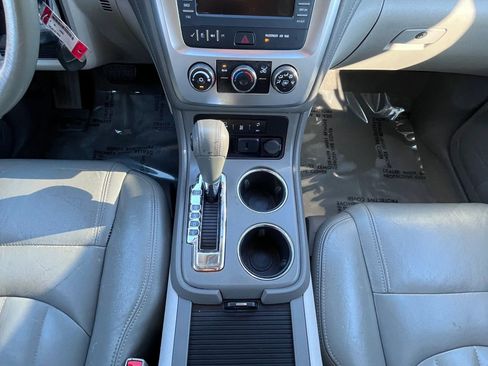 Used 2015 GMC Acadia SLE image 17
