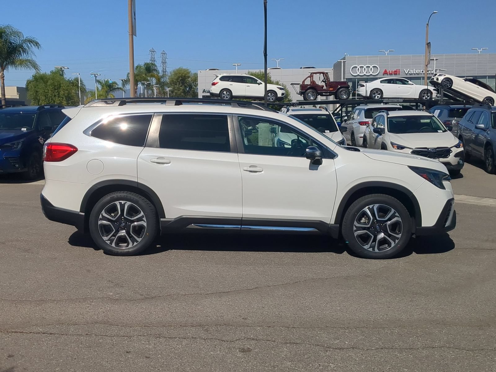 Used 2023 Subaru Ascent Limited w/ Technology Package AWD/4WD image 6
