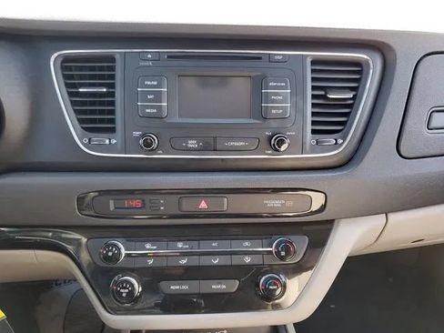 Used 2016 Kia Sedona LX w/ Option Group 020 FWD image 26