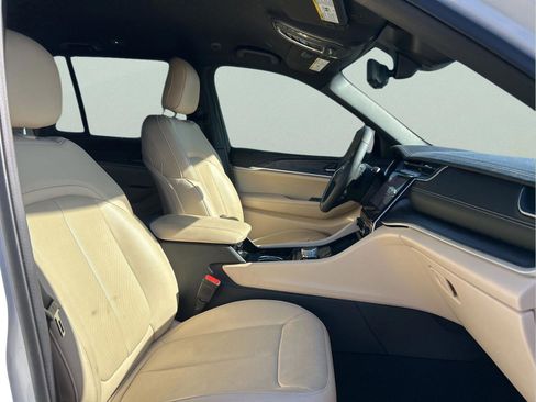 Certified 2023 Jeep Grand Cherokee Limited w/ Luxury Tech Group II image 29